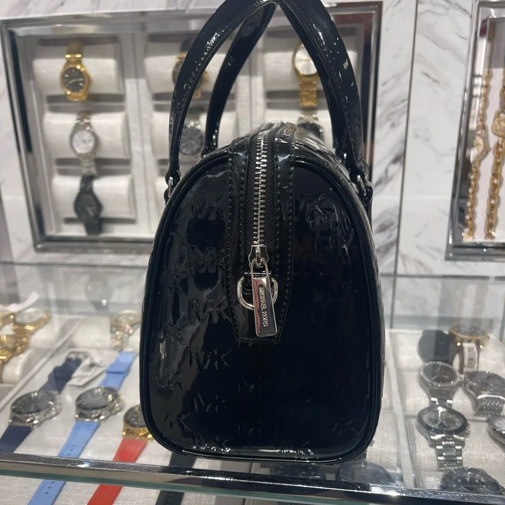 MICHAEL KORS Jet Set Medium Patent Logo Debossed Duffel Crossbody Bag
Black
NWT - Picture 14 of 16